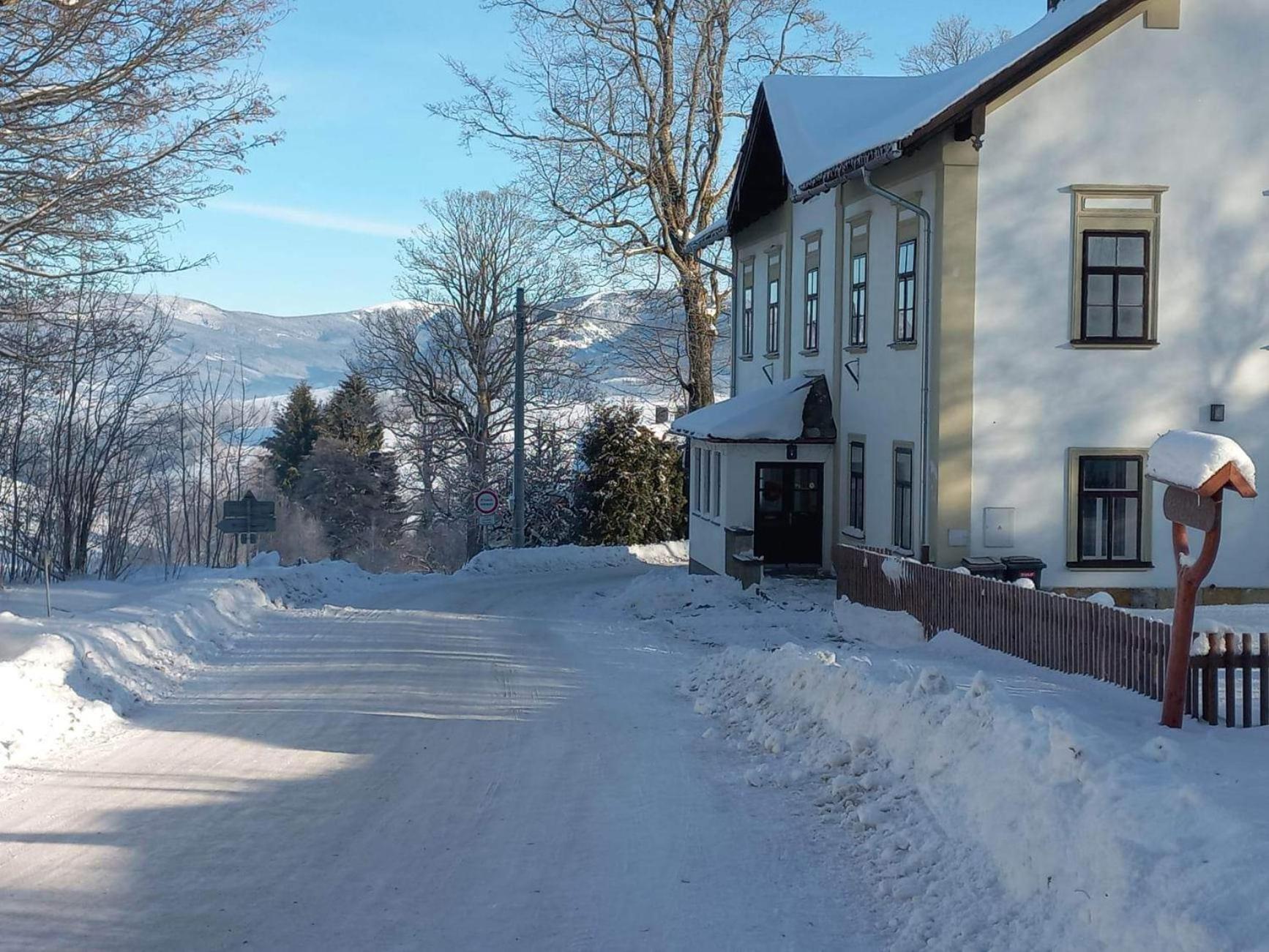 Stara Skola Hedec Aparthotel Králíky Kültér fotó
