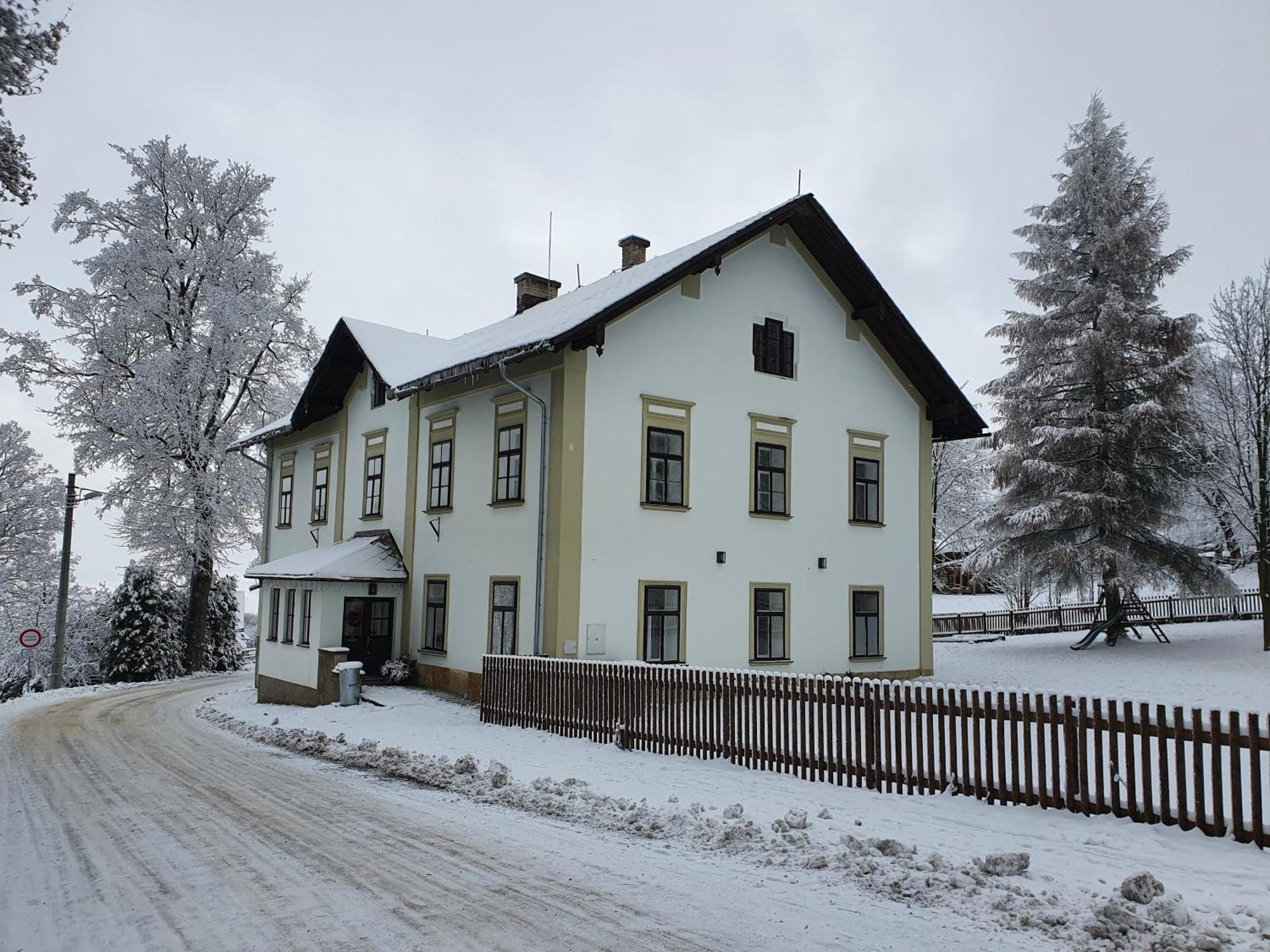 Stara Skola Hedec Aparthotel Králíky Kültér fotó